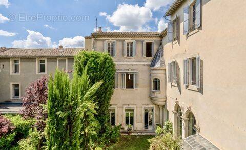 Maison à L'ISLE-SUR-LA-SORGUE