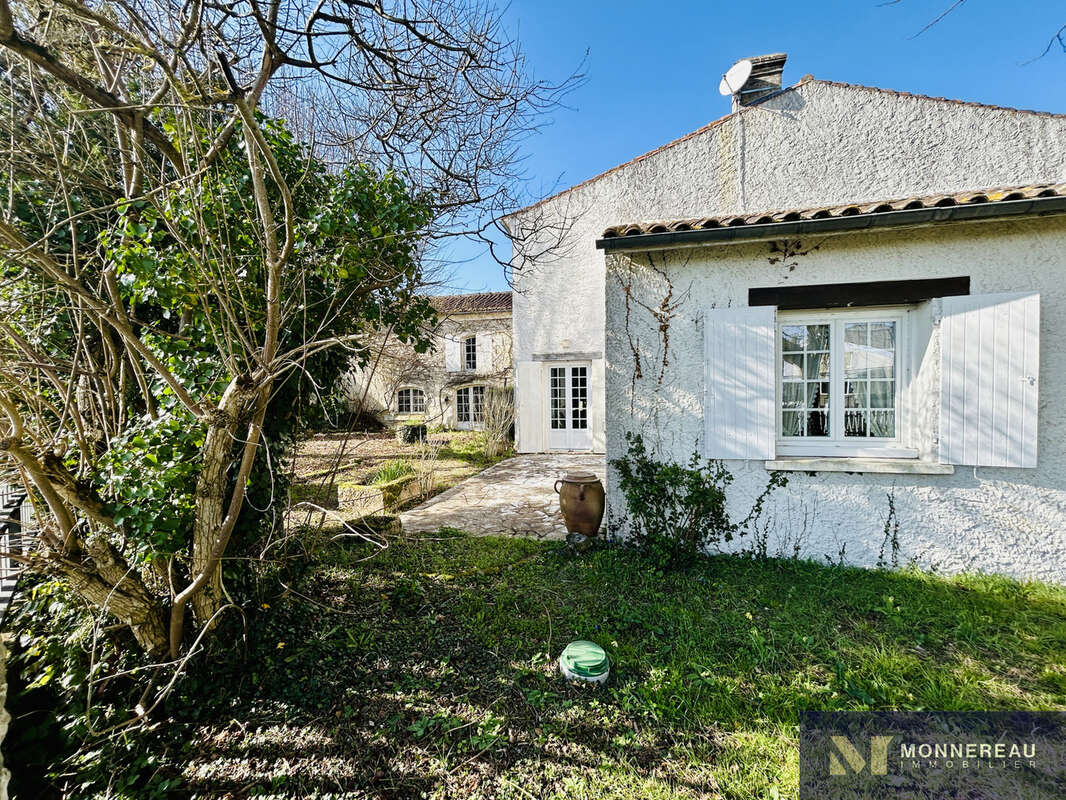 Maison ancienne avec jardin et garage - photo 24