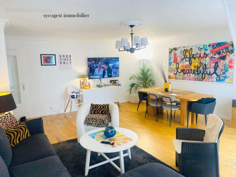 Appartement à LES LILAS