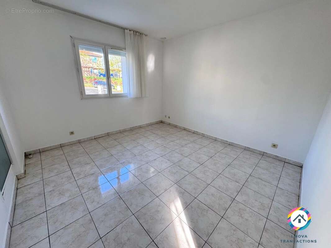 Maison à JASSANS-RIOTTIER