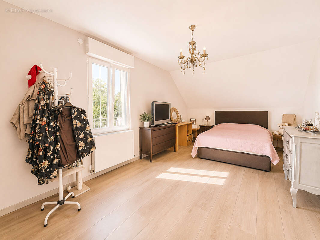 Magnifique maison entierement renovee au centre d'annemasse avec piscine et garages - photo 12