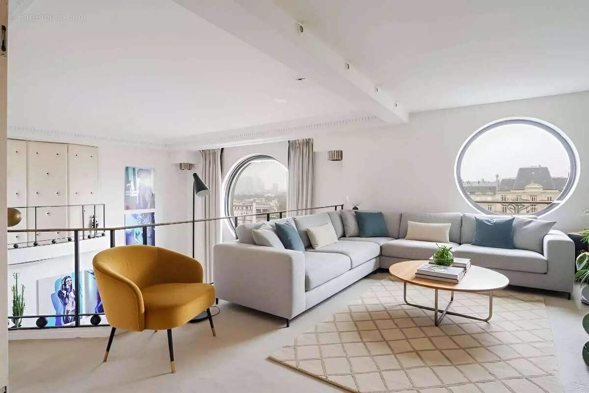 Appartement à PARIS-16E