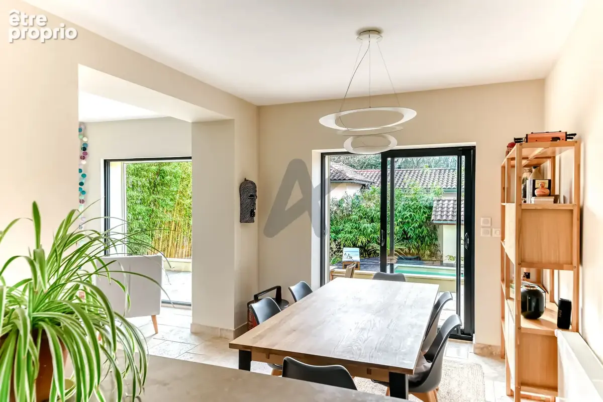 Caluire - Boutary: Une maison familiale de 205m2, 5 chambres, terrasse, jardin, piscine. - photo 6