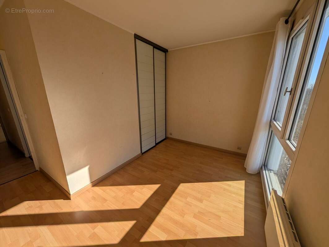 Appartement à LES CLAYES-SOUS-BOIS
