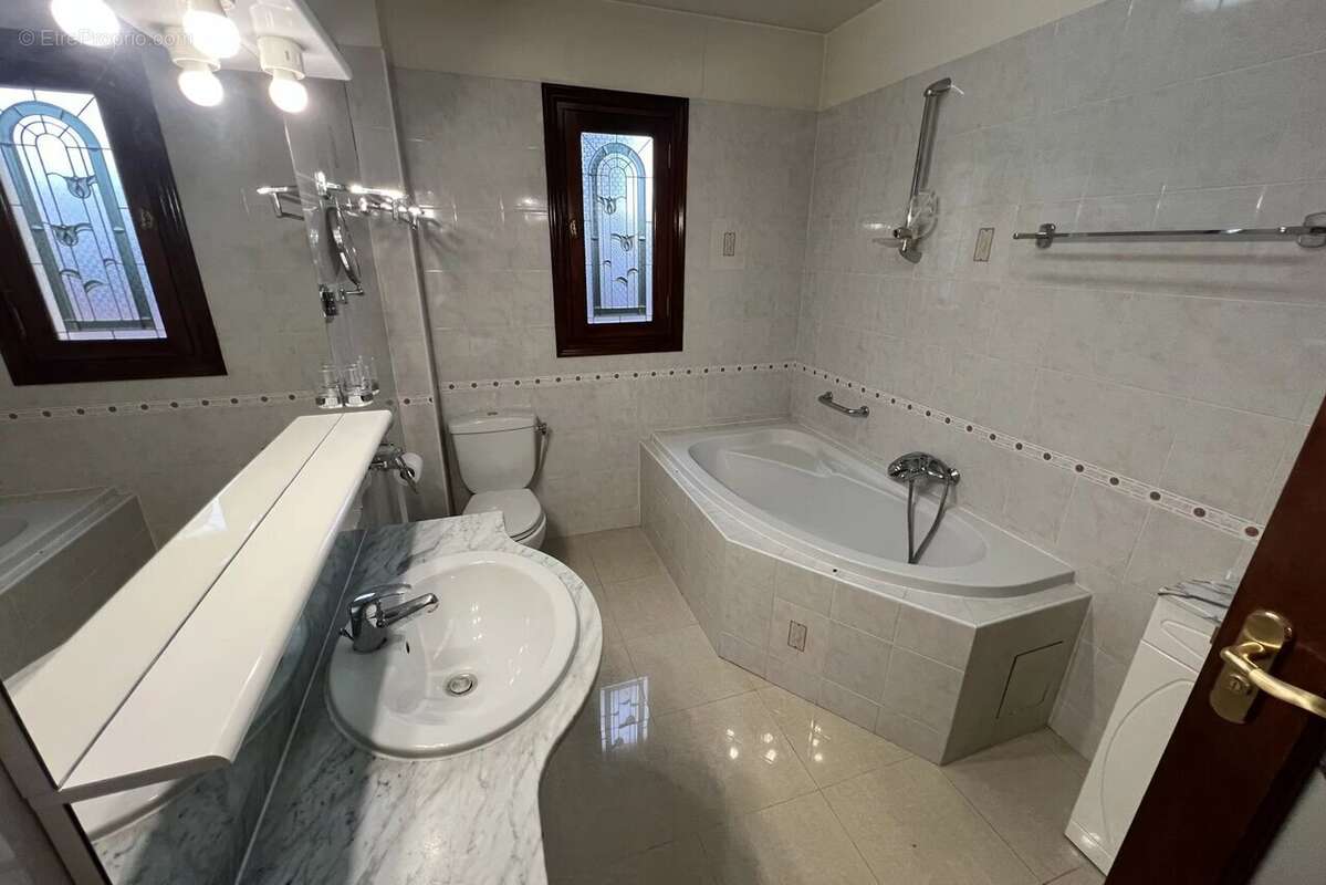 Maison à SAINT-MAUR-DES-FOSSES