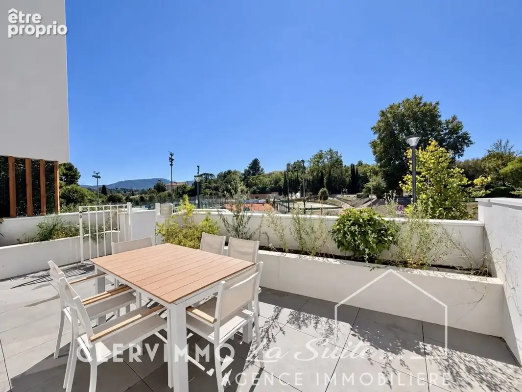 Appartement t2 avec terrasse et place de parking les accates - photo 2