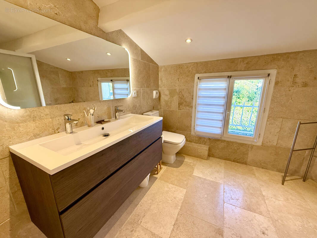 Maison à SAINT-CLEMENT-DE-RIVIERE