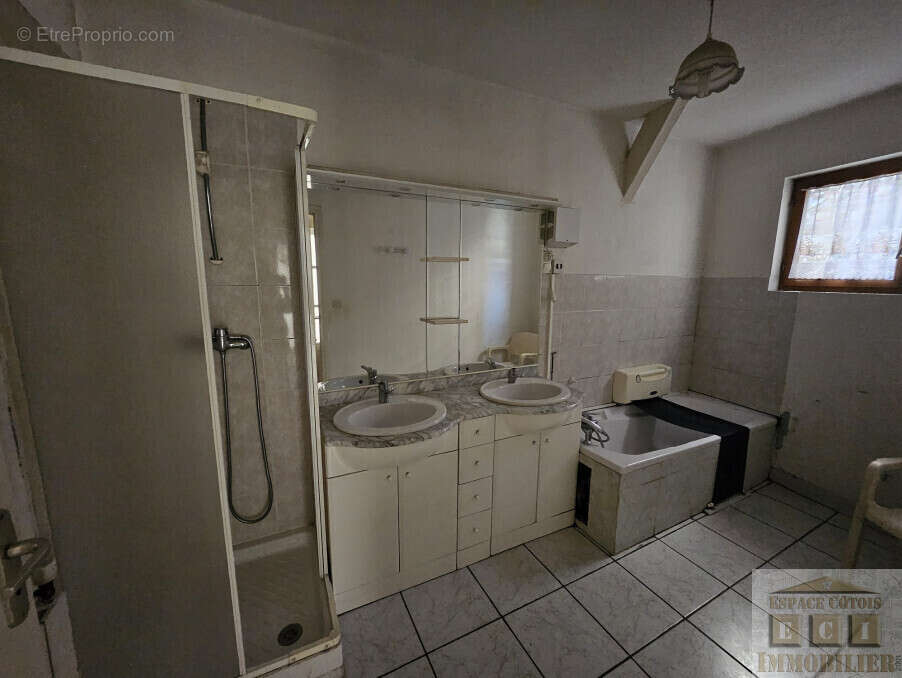 Maison à LA COTE-SAINT-ANDRE