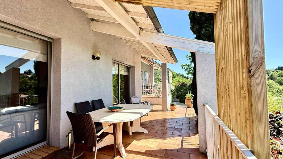 Maison à LACROIX-FALGARDE