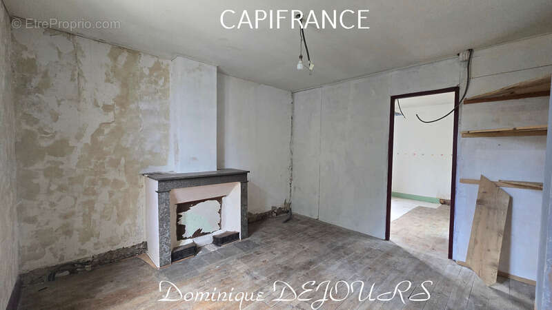 Maison à SAINT-SAUVEUR-DE-MONTAGUT