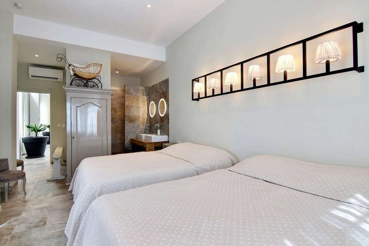 L'histoire continue. Bienvenue dans l'un des lofts les plus extraordinaires de Cannes à deux pas de la Croisette - photo 15