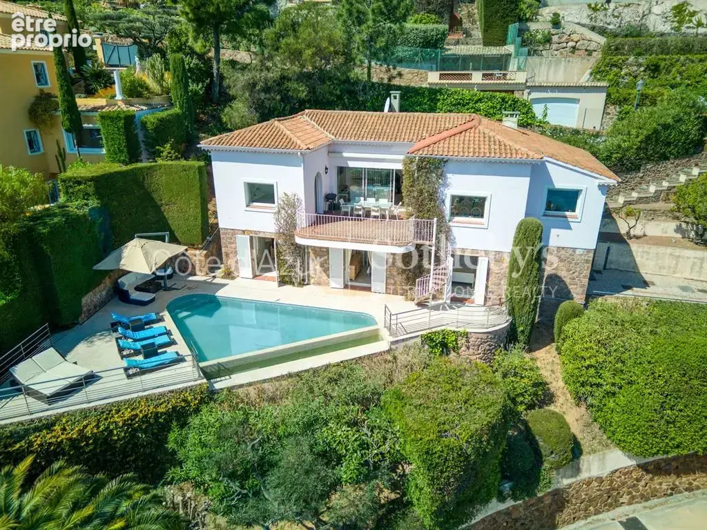 À vendre – Villa de charme avec vue mer et massif de l’Estérel, dans domaine sécurisé au Trayas - photo 3