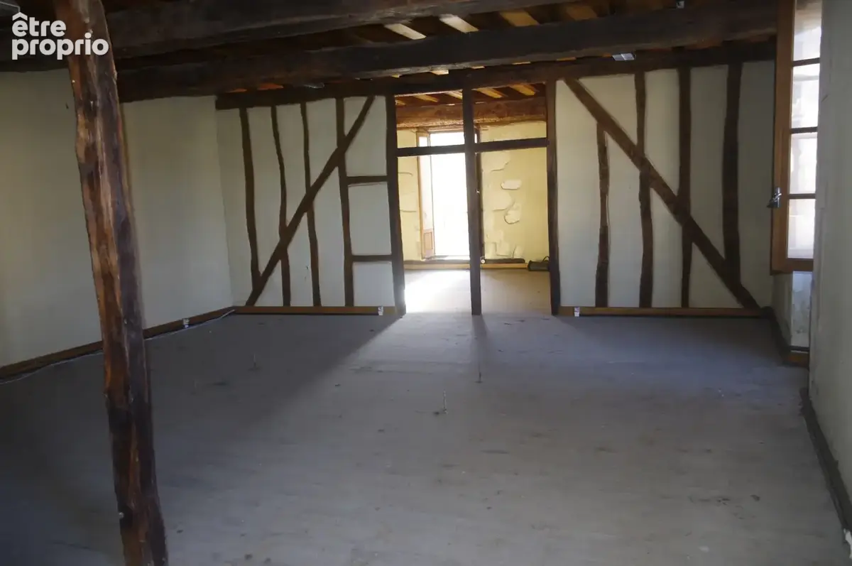 Immeuble en pierre  à vendre VIC FEZENSAC (32)  avec local commercial  et logement à aménager - photo 3