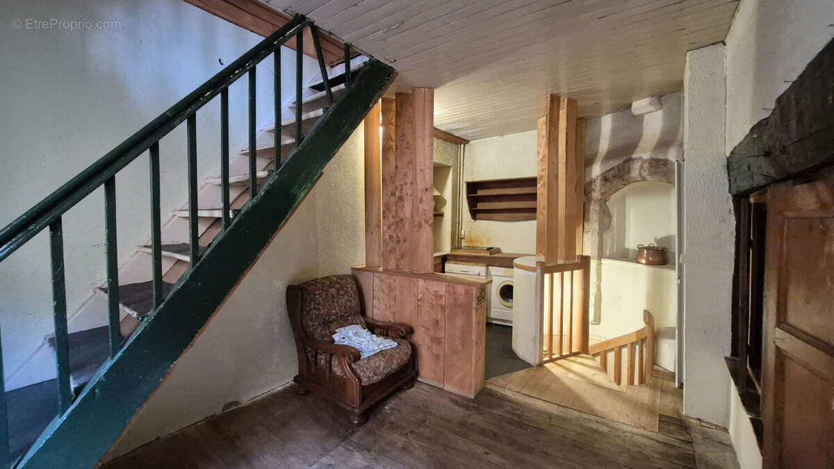 Maison à ENTRAYGUES-SUR-TRUYERE