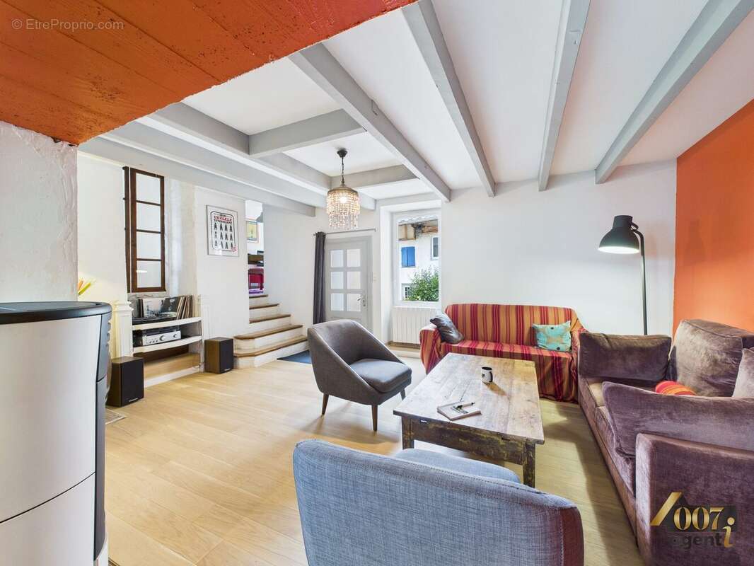 Maison à CHATEAUNEUF