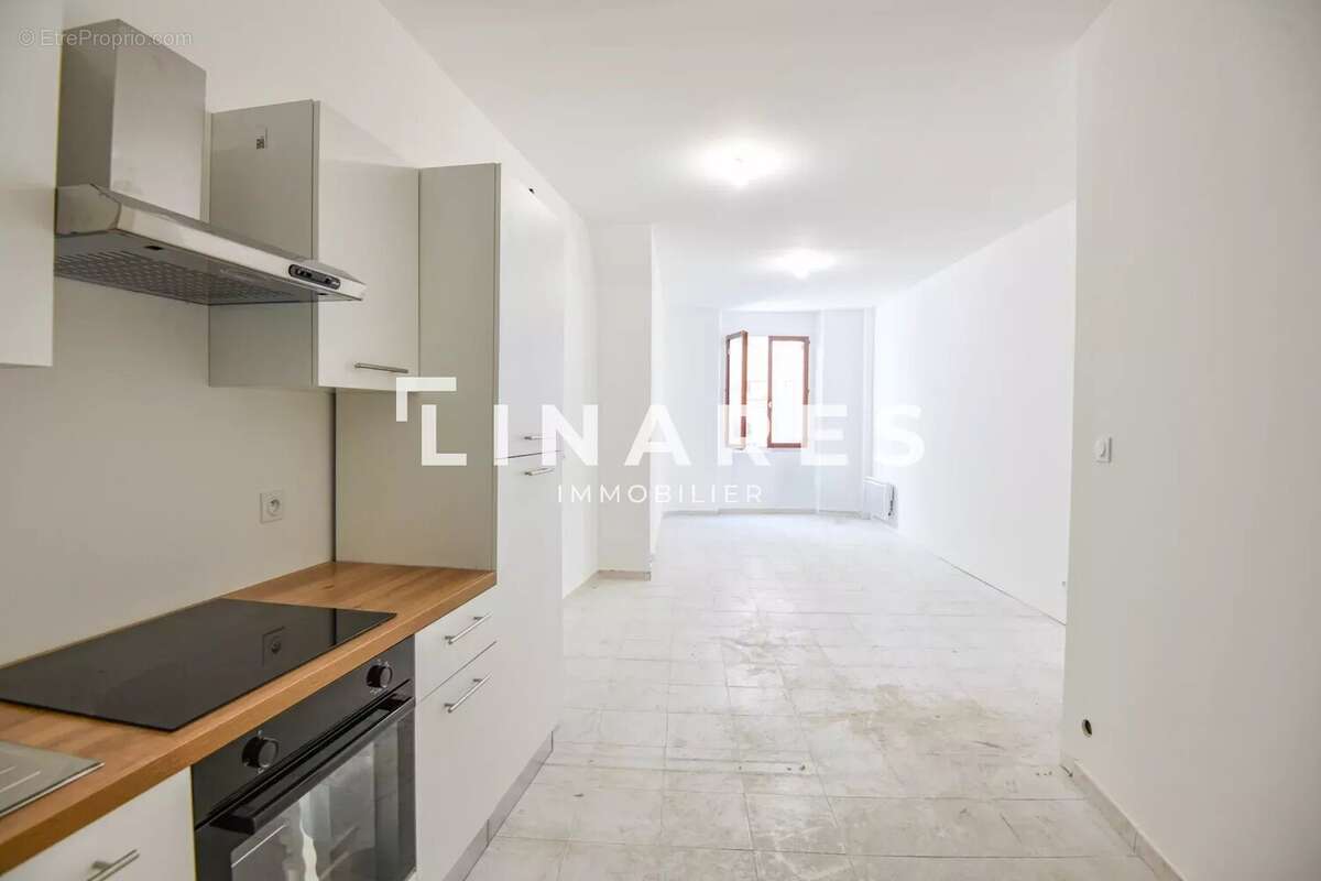 Appartement à MARSEILLE-1E
