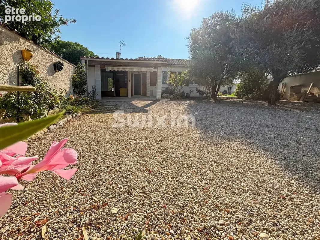 Maison de plain-pied avec jardin arboré - photo 2