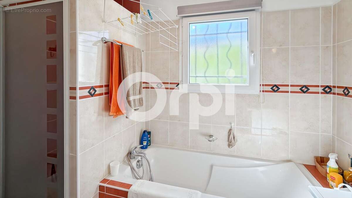 Maison À Vendre sur 1500m² de terrain arboré - photo 16