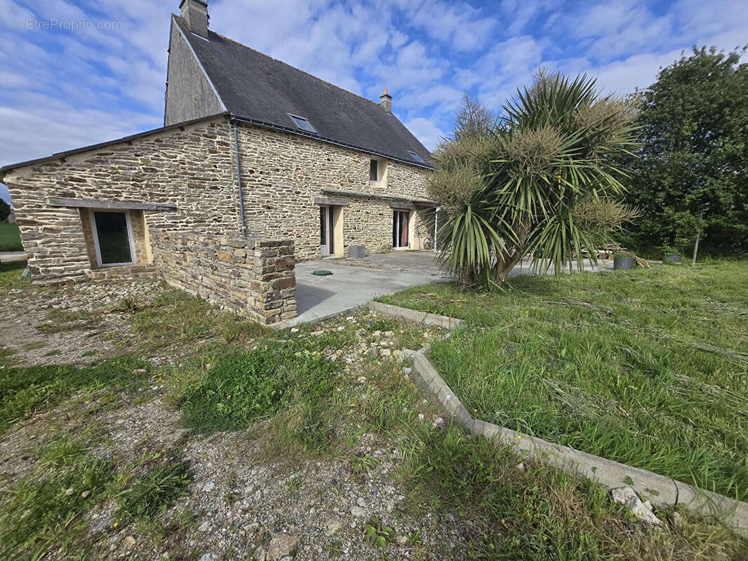 Maison à LE TREVOUX