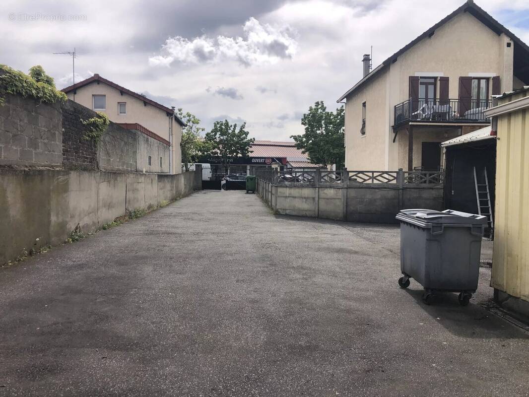 Commerce à HOUILLES