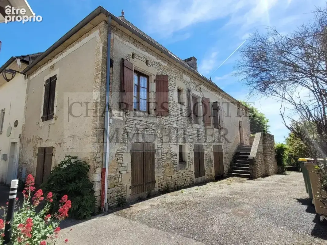 Maison à MONTGESTY