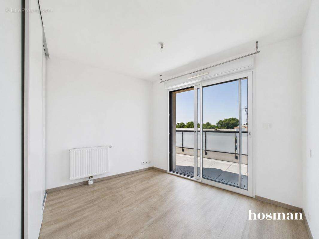 Ravissant appartement T3 de 63,67 m2 au dernier étage, terrasse de 31 m2, 2 places de stationnement et cave - Quartier La Grammo - photo 13