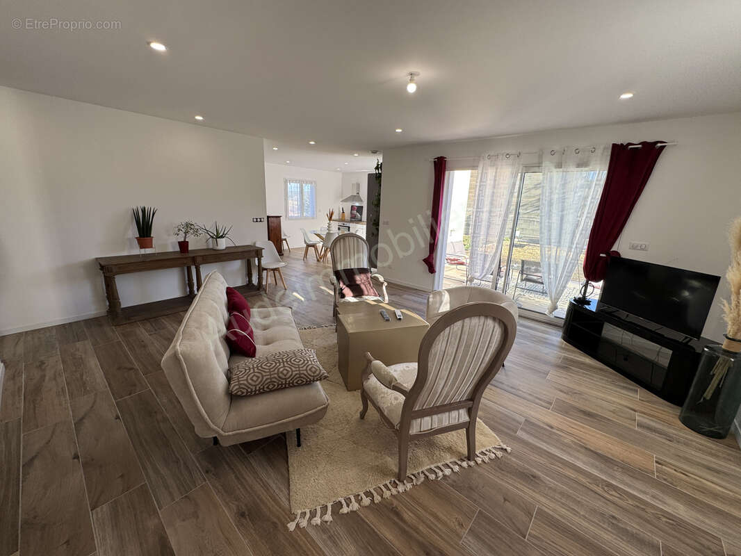 Villa de plain-pied avec garage - photo 2