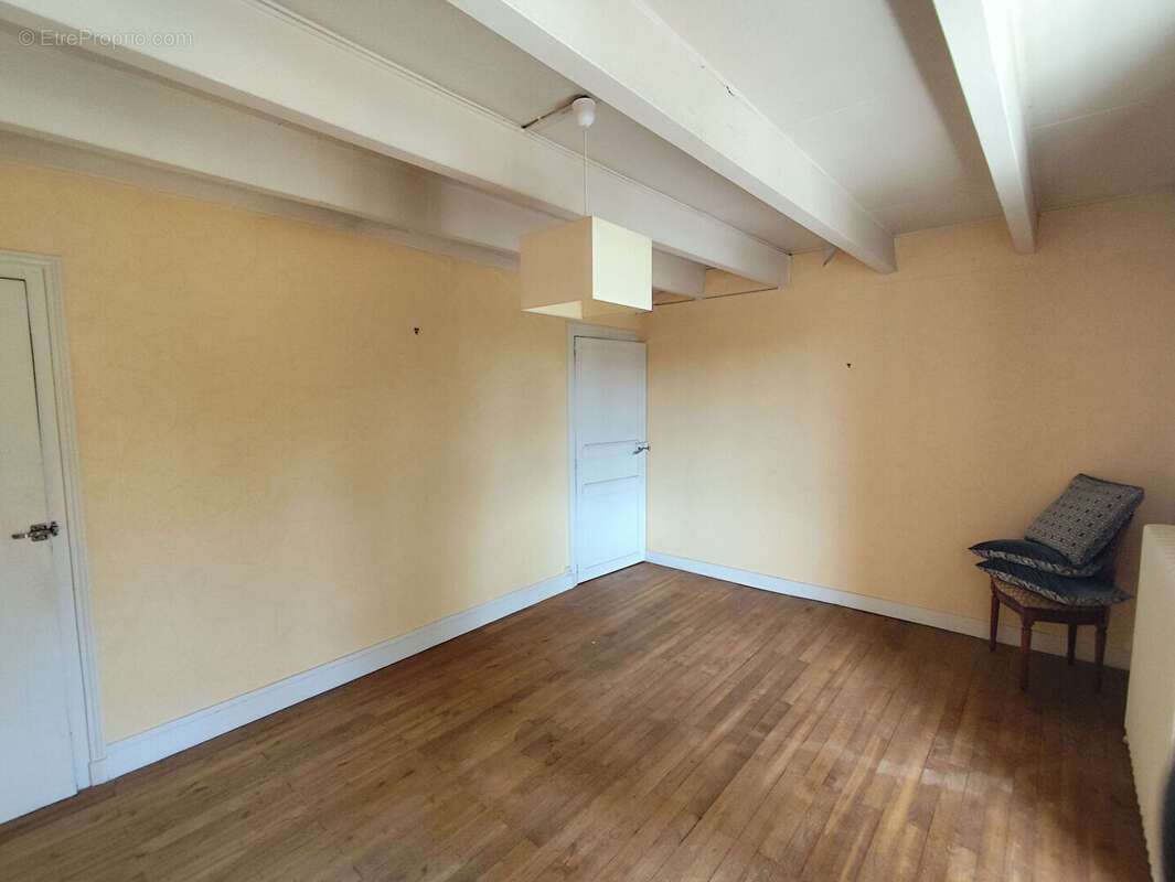 Maison 188 m² à Saint-Laurent-De-Ceris  - photo 9