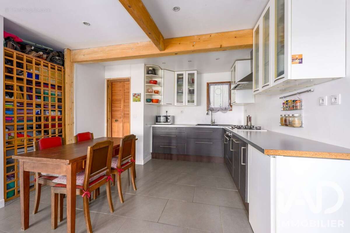 Maison 65 m² à La Ville-Du-Bois  - photo 5