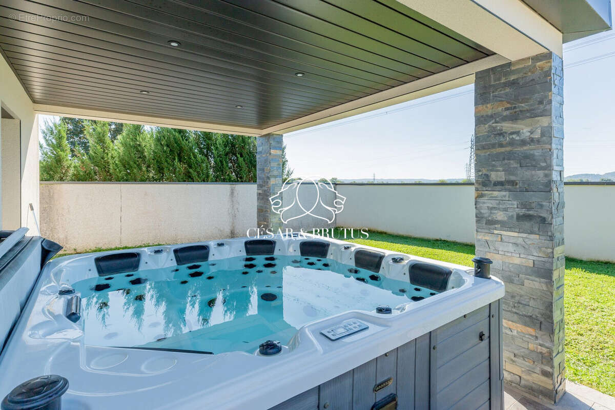 Maison à SATOLAS-ET-BONCE