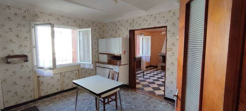 Maison à SAINT-JULIEN-LES-ROSIERS