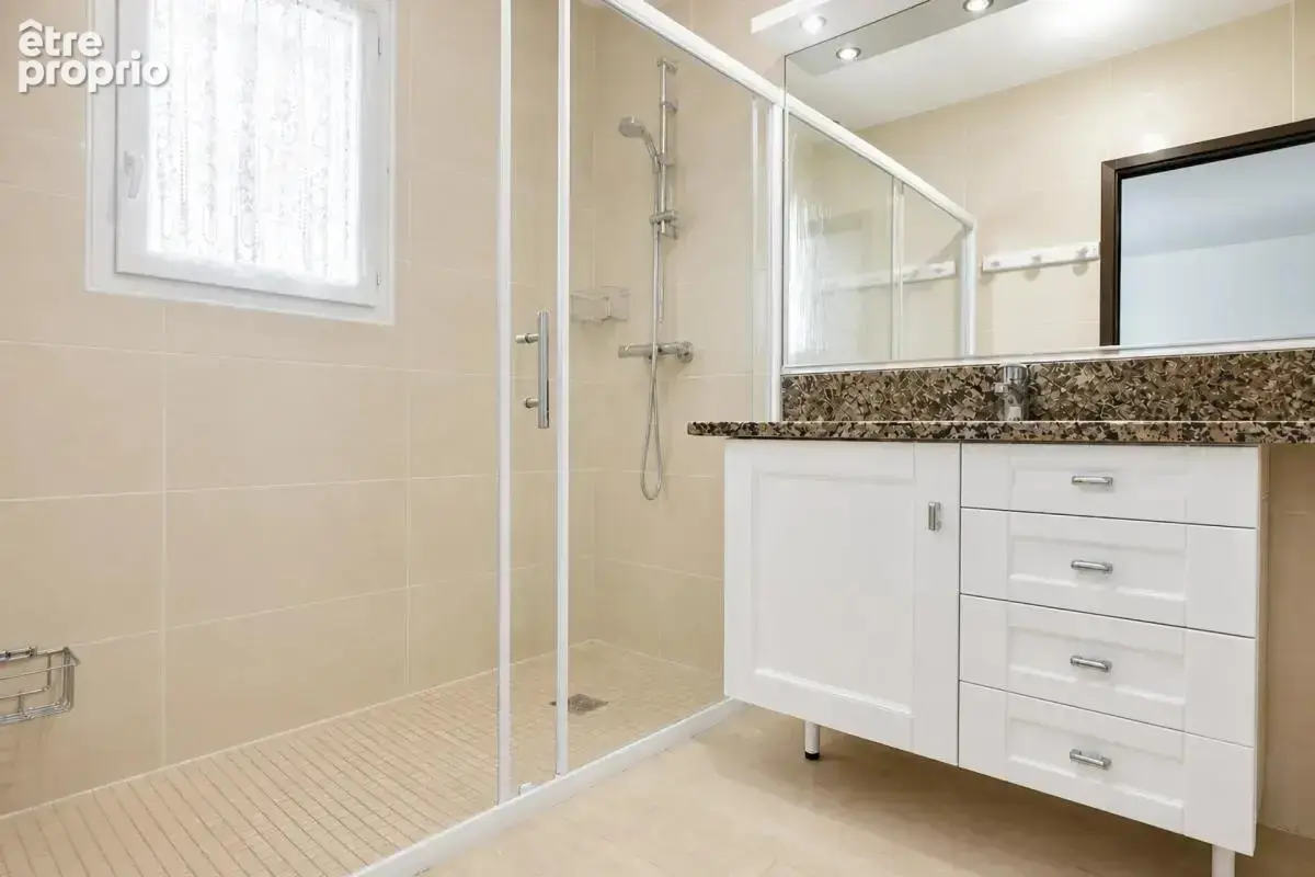 Villa 4 faces – plain-pied – 170 m² – piscine - photo 12