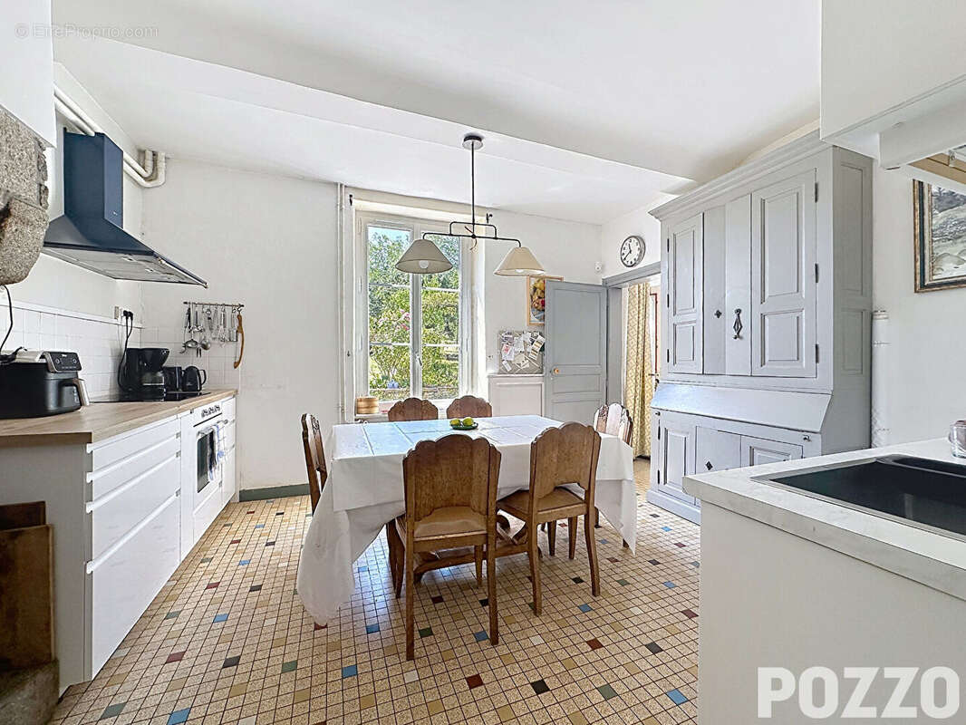 A Vendre - Maison en pierres avec chambre d'hôtes - 7 pièce(s) 150 m² - Terrain d'environ 2196 m² - photo 6