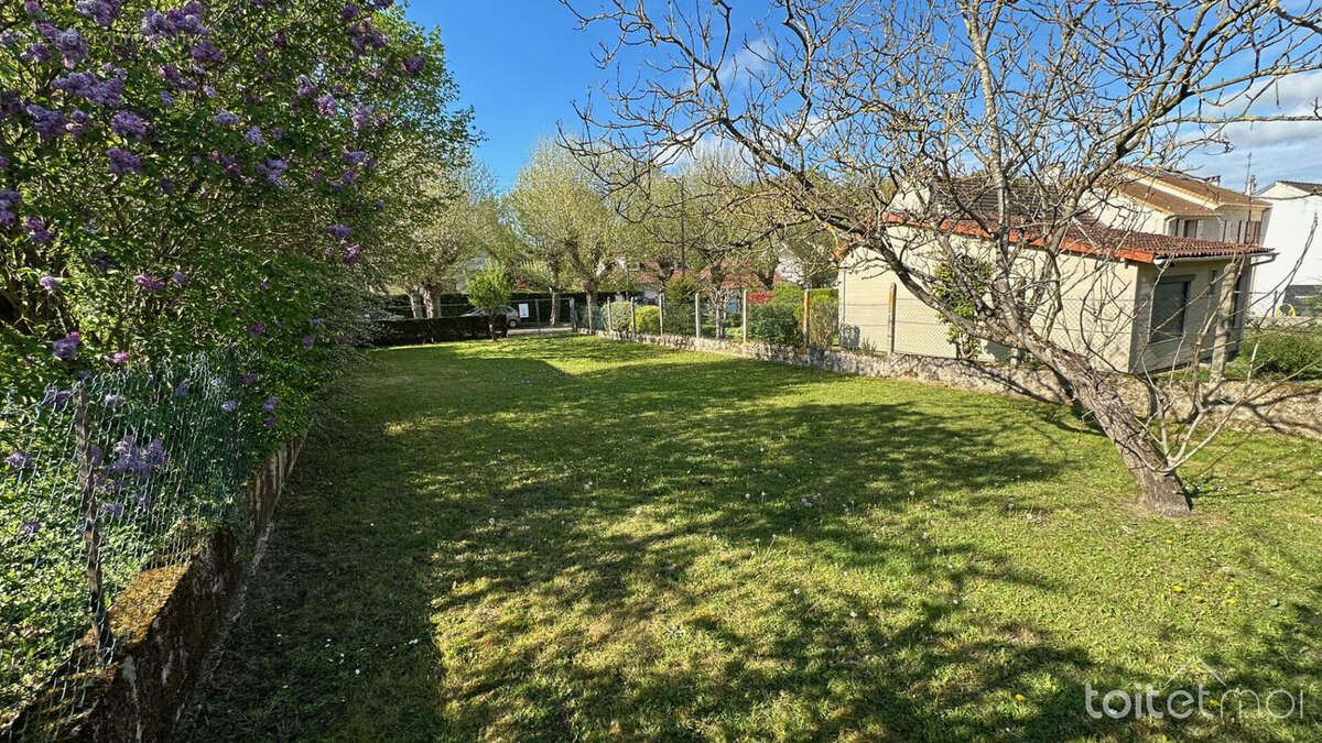 Terrain à SAINT-REMY-LES-CHEVREUSE