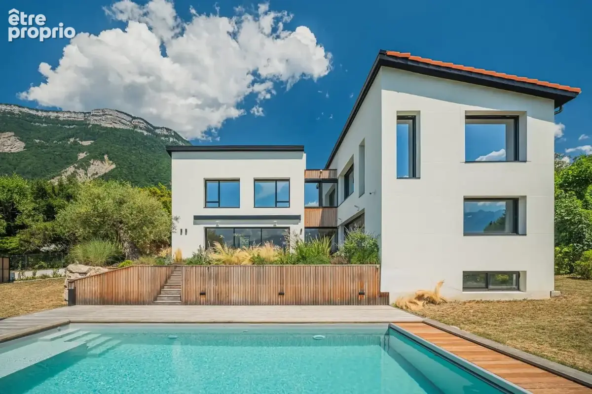 Maison 240 m² à Saint-Ismier  - photo 2