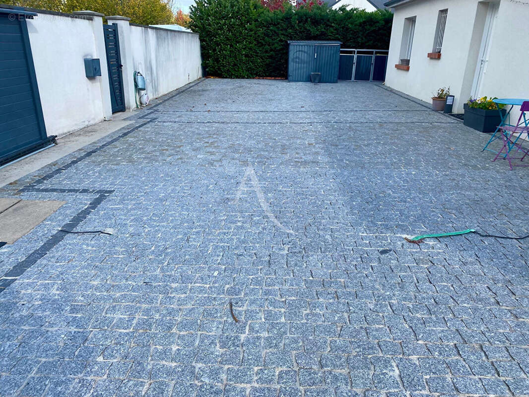 Maison à LA CHAPELLE-SAINT-MESMIN