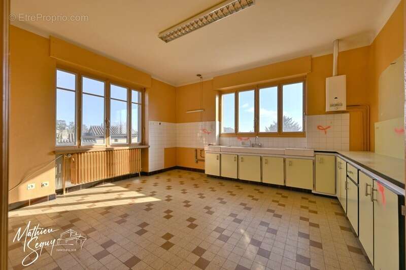 Appartement à CHARBONNIERES-LES-BAINS