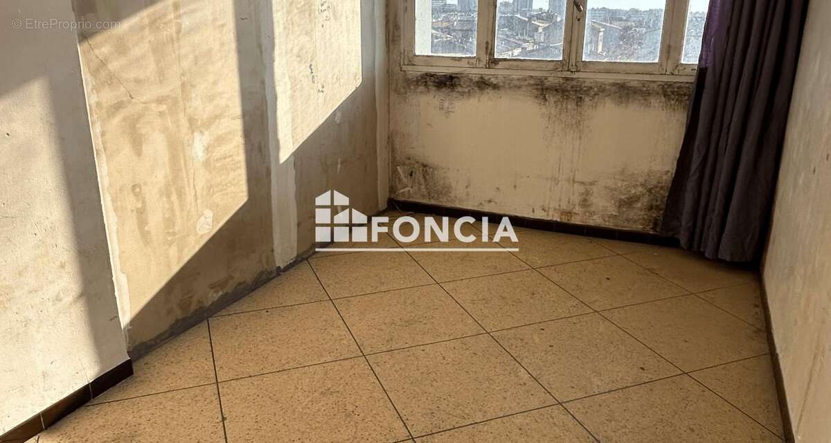 Appartement à MARSEILLE-3E