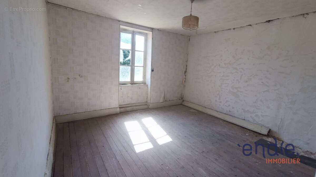 MOLLES Ensemble immobilier de 170m² à rénover - photo 9