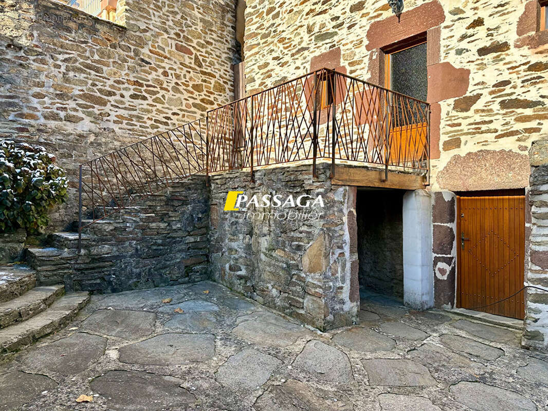 Maison à SAINT-PIERRE-DE-NOGARET