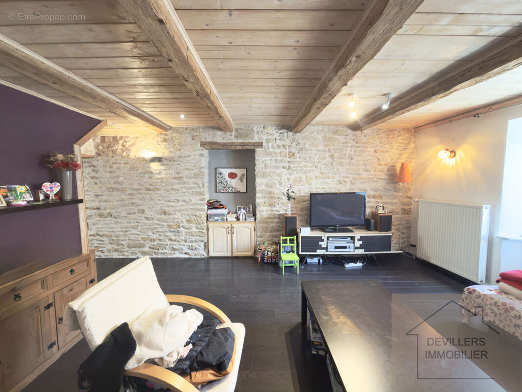 Appartement T3 atypique à vendre à Ornans (Doubs)   106 m2 au sol   Terrasse plein sud   Grand garage   Centre - photo 5