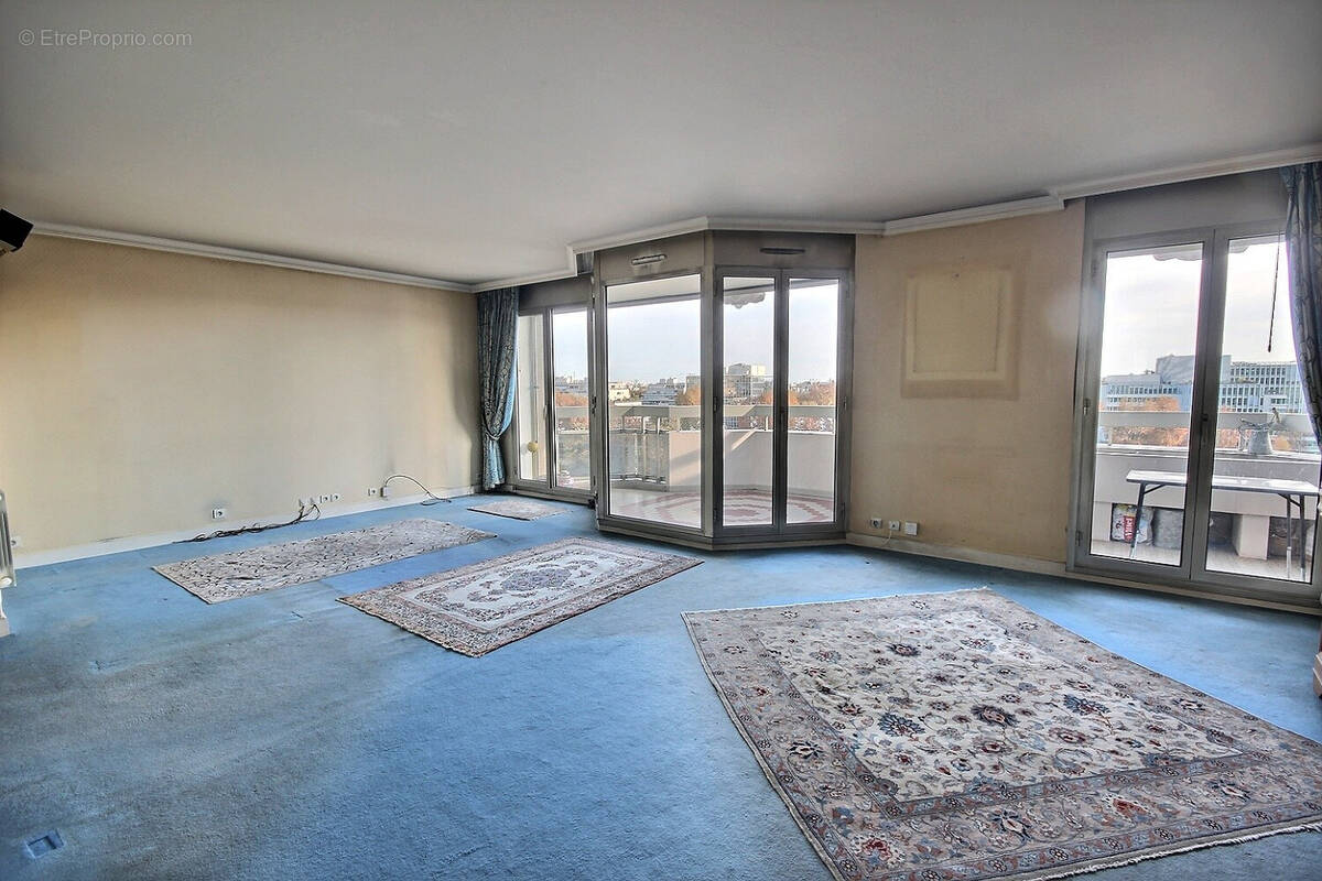 Appartement à COURBEVOIE