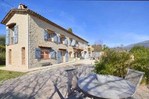 Maison 200 m² à Grasse  - photo 3
