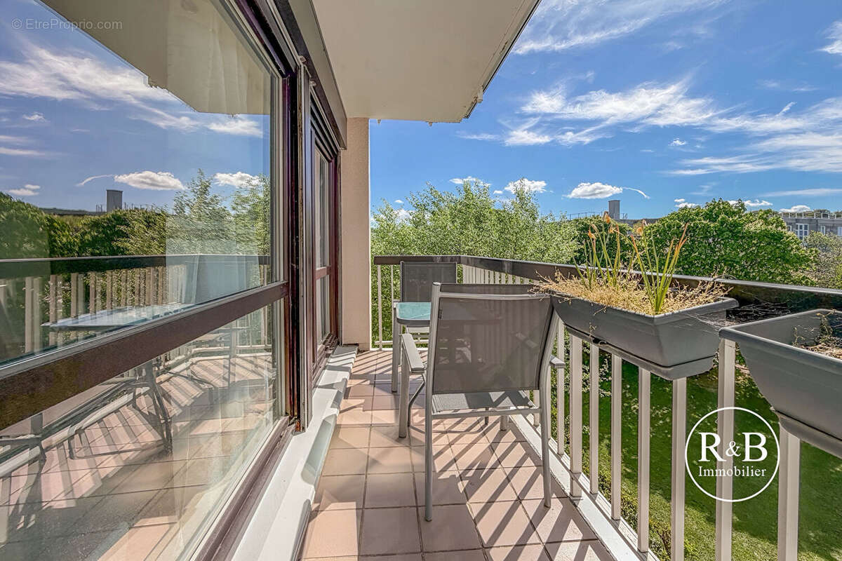 Appartement à LES CLAYES-SOUS-BOIS