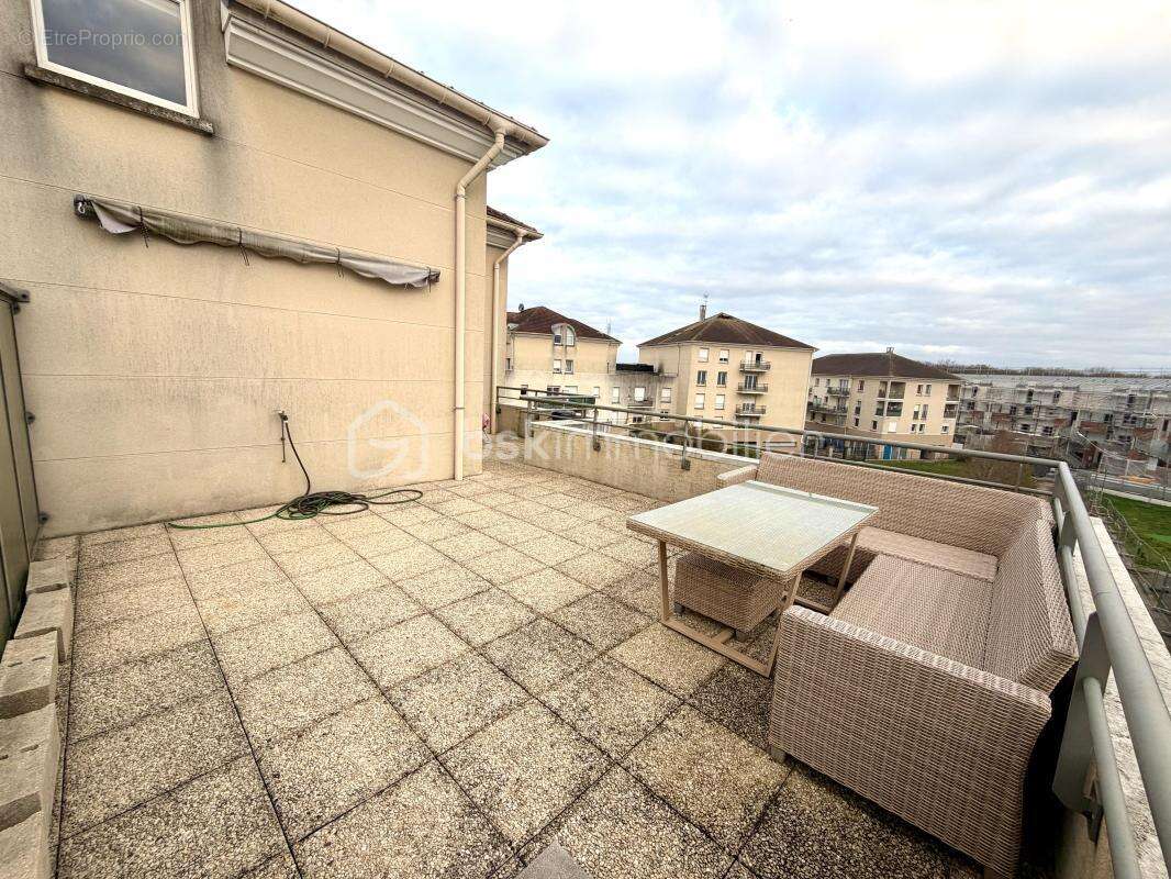 Appartement à SAVIGNY-LE-TEMPLE