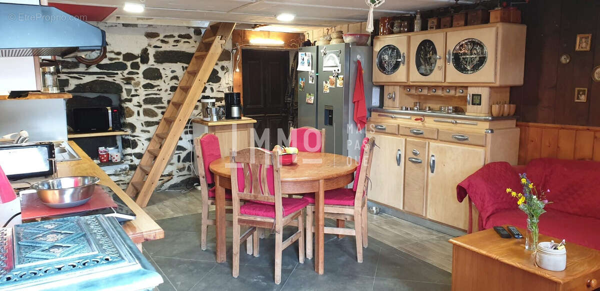 Maison à LES CHAPELLES