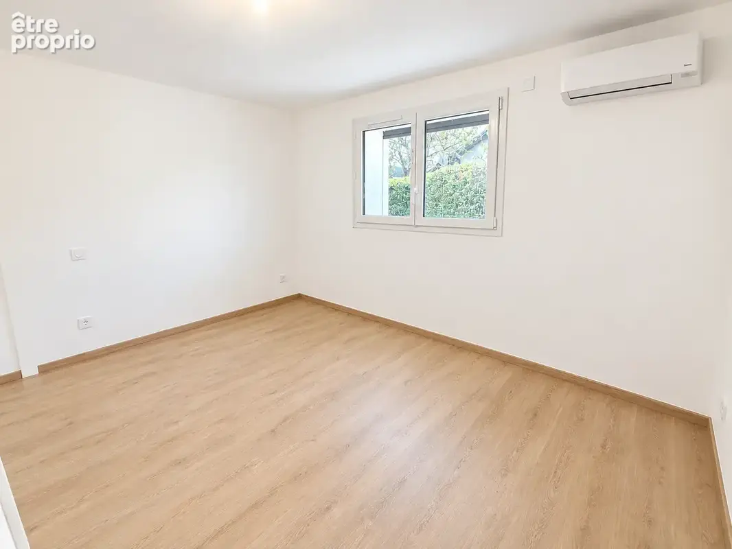 Appartement entièrement rénové avec jardin et terrasse - photo 5