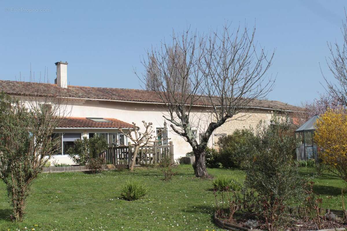 Photo 2 - Maison à SAINT-DIZANT-DU-GUA