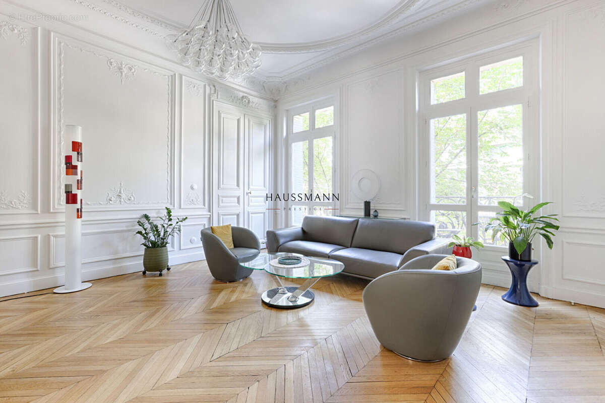 Appartement à PARIS-8E