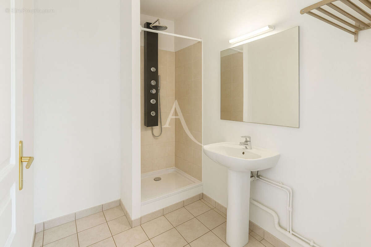 Maison à SAINT-THIBAULT-DES-VIGNES